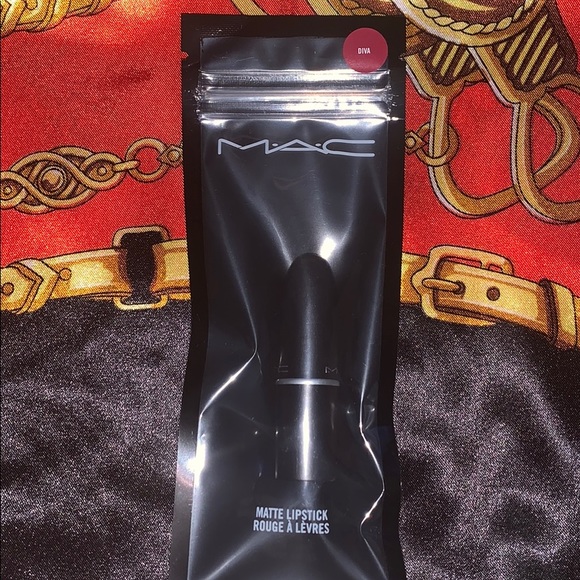 NEW M.A.C. Mini Lipstick 💄 in DIVA! - Picture 2 of 7